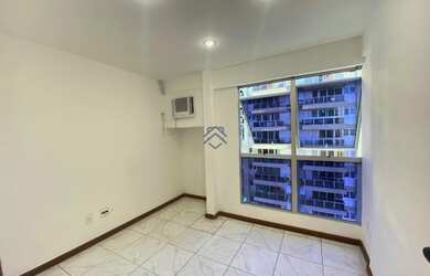 Imagem: O depósito possui 1 Vaga na garagem, 30m² de Área e está