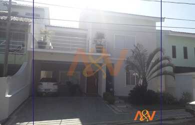 Imagem: A casa em condomínio possui 4 Dormitórios, 5 Banheiros, 4