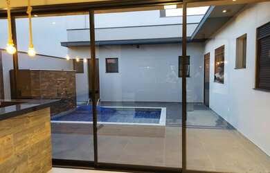 Imagem: A casa em condomínio possui 3 Dormitórios, 4 Banheiros, 4