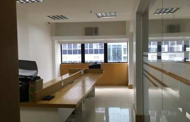 Imagem: O depósito possui 3 Vagas na garagem e 100m² de Área e está