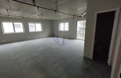 Imagem: O depósito possui 3 Vagas na garagem, 128m² de Área e Imóvel