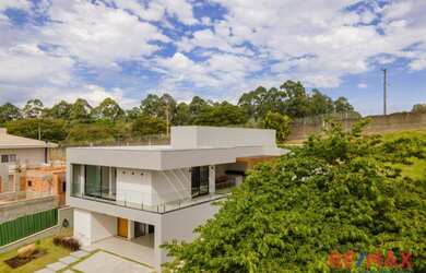 Imagem: A casa em condomínio possui 3 Dormitórios, 3 Banheiros, 5