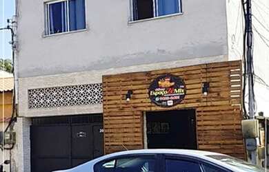 Imagem: A casa possui 4 Dormitórios, 3 Banheiros, 1 Vaga na garagem