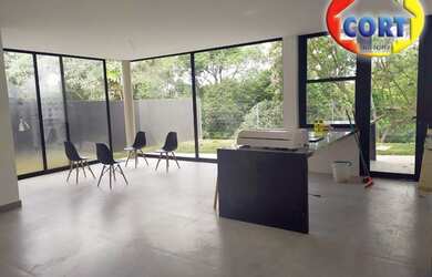 Imagem: A casa em condomínio possui 3 Dormitórios, 2 Banheiros, 242m²