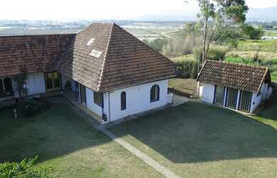 Imagem: A chácara possui 1800m² de Área e está localizado em Quiririm