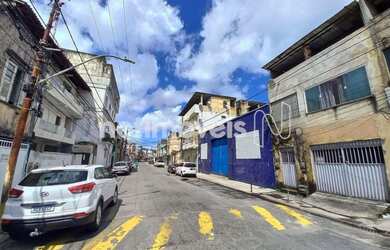 Imagem: A casa possui 3 Dormitórios, 2 Banheiros, 201m² de Área e