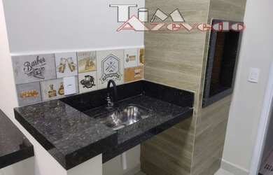 Imagem: A casa possui 3 Dormitórios, 2 Banheiros, 2 Vagas na garagem