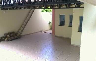 Imagem: A casa possui 4 Dormitórios, 5 Banheiros, 5 Vagas na garagem