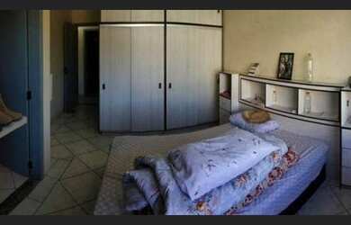 Imagem: A casa e possui 2 Dormitórios, Suítes, 1 Banheiro, 1 Vaga