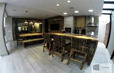 Imagem: A casa em condomínio possui 5 Dormitórios, 5 Banheiros, 3