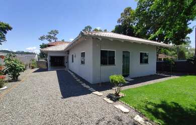 Imagem: A casa possui 5 Dormitórios, 5 Banheiros, 2 Vagas na garagem