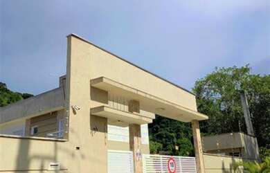 Imagem: A casa possui 2 Dormitórios, 1 Banheiro, 1 Vaga na garagem