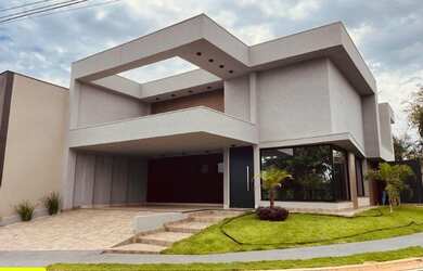 Imagem: A casa em condomínio possui 3 Dormitórios, 4 Banheiros, 2