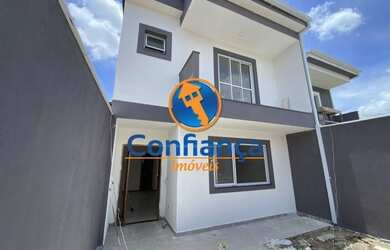 Imagem: A casa possui 3 Dormitórios, 2 Banheiros, 2 Vagas na garagem