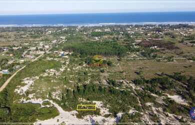 Imagem: O terreno possui 300m² de Área e está localizado em Balneário