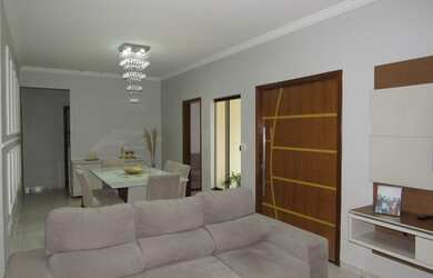 Imagem: A casa em condomínio possui 3 Dormitórios, 3 Banheiros, 4