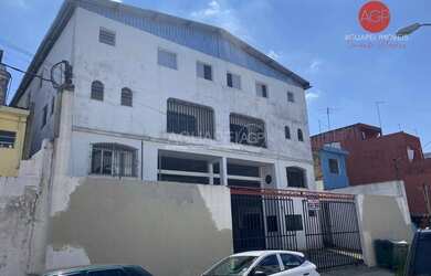 Imagem: O depósito possui 3 Vagas na garagem, 1.000m² de Área e