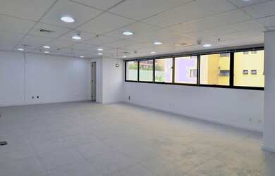 Imagem: O depósito possui 1 Vaga na garagem, 54m² de Área e está