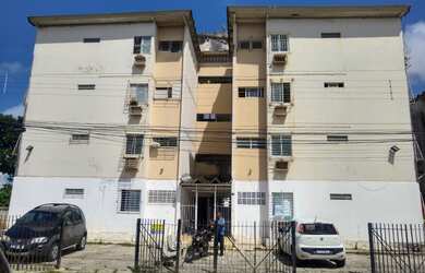 Imagem: O apartamento possui 2 Dormitórios, 1 Banheiro, 1 Vaga na garagem