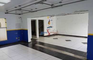 Imagem: O depósito possui 4 Vagas na garagem e 750m² de Área e está