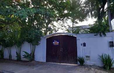 Imagem: A casa possui 3 Dormitórios, 4 Banheiros, 5 Vagas na garagem