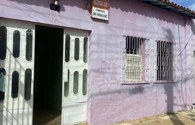 Imagem: A casa possui 3 Dormitórios, 3 Banheiros, 1 Vaga na garagem