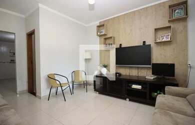 Imagem: A casa em condomínio possui 2 Dormitórios, 3 Banheiros, 4