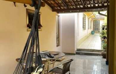 Imagem: A casa possui 4 Dormitórios, 5 Banheiros, 3 Vagas na garagem