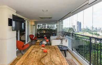 Imagem: O apartamento possui 4 Dormitórios, 5 Banheiros, 4 Vagas na