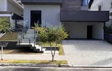 Imagem: A casa em condomínio possui 4 Dormitórios, 3 Banheiros, 4