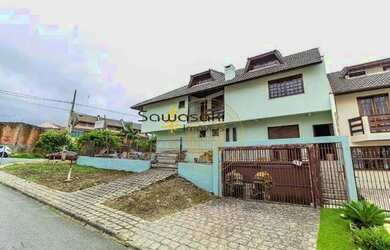 Imagem: A casa possui 4 Dormitórios, 3 Banheiros, 3 Vagas na garagem