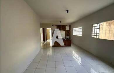 Imagem: A casa possui 2 Dormitórios, 2 Banheiros, 1 Vaga na garagem