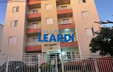 Imagem: O apartamento possui 3 Dormitórios, 1 Banheiro, 2 Vagas na