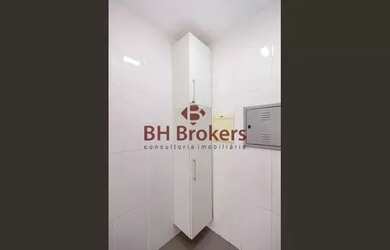 Imagem: O apartamento possui 2 Dormitórios, 1 Banheiro, 2 Vagas na