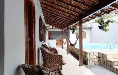 Imagem: A casa possui 4 Dormitórios, 3 Banheiros, 4 Vagas na garagem