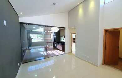 Imagem: A casa em condomínio possui 3 Dormitórios, 4 Banheiros, 2