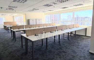 Imagem: O depósito possui 4 Vagas na garagem, 250m² de Área e está