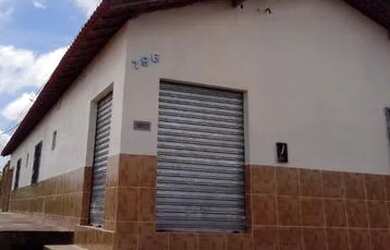 Imagem: A casa possui 3 Dormitórios, 3 Banheiros, 1 Vaga na garagem