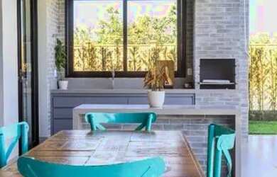 Imagem: A casa em condomínio possui 4 Dormitórios, 5 Banheiros, 5