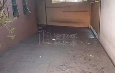 Imagem: A casa possui 2 Dormitórios, 2 Banheiros, 3 Vagas na garagem