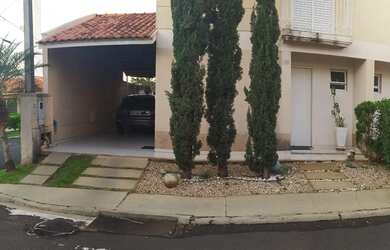 Imagem: A casa em condomínio possui 3 Dormitórios, 2 Banheiros, 2