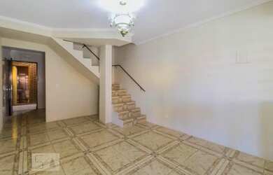 Imagem: A casa em condomínio possui 2 Dormitórios, 1 Banheiro, 2 Vagas