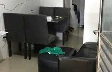 Imagem: A casa possui 1 Dormitório, 1 Banheiro, 1 Vaga na garagem