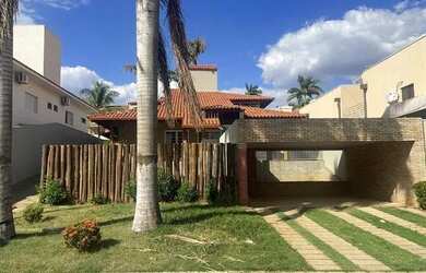 Imagem: A casa em condomínio possui 5 Dormitórios, 5 Banheiros, 380m²