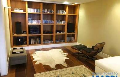 Imagem: O apartamento possui 4 Dormitórios, 5 Banheiros, 3 Vagas na