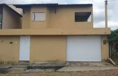 Imagem: A casa possui 5 Dormitórios, 1 Banheiro, 348m² de Área e