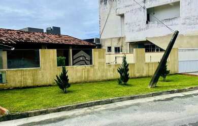 Imagem 2: Casa com 04 dormitórios sendo 01 suíte e 04 vagas de garagem Bom Retiro Matinhos
