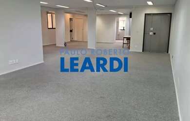 Imagem: O depósito possui 3 Vagas na garagem, 260m² de Área e está