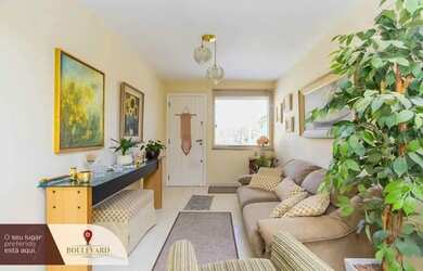 Imagem: A casa possui 3 Dormitórios, 2 Banheiros, 2 Vagas na garagem