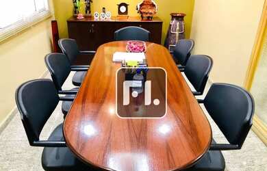 Imagem: O depósito possui 1 Vaga na garagem e 185m² de Área e está